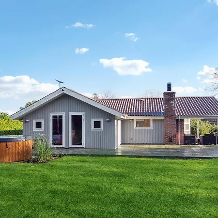 Semesterbostad Beautiful In With Sauna Nordenbro Vesteregn